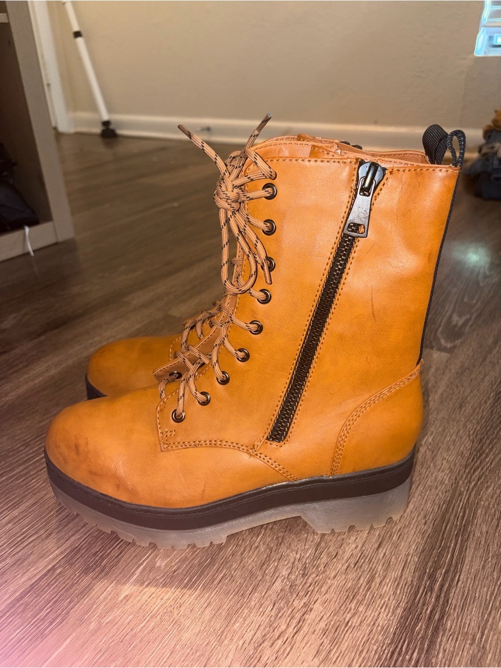 Women’s MIA Colin Combat Boots Sz 9.5